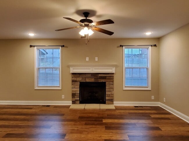 Building Photo - 843 Crestone Ln
