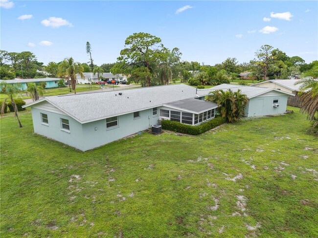 Building Photo - 1225 Casabella Dr