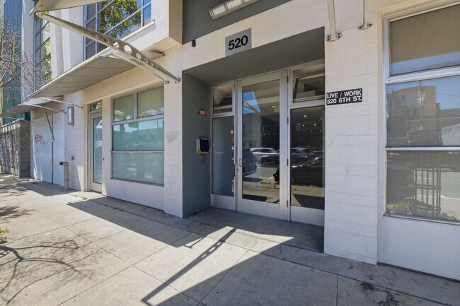 Building Photo - 520 6th St