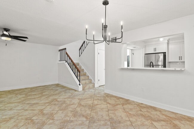 Building Photo - Charming Townhouse for Lease