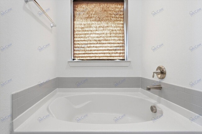 Building Photo - 3960 Chesapeake Ln