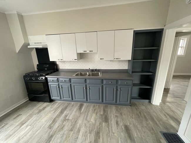 Building Photo - 319 18th St N