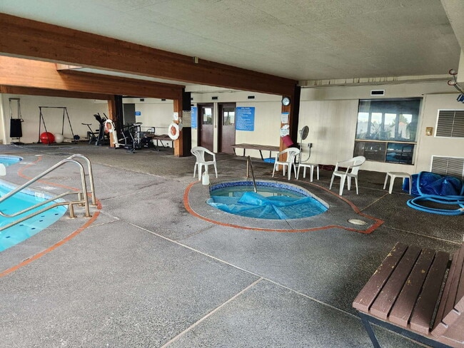 Building Photo - 1 bed 1 bath condo in 55+ community: ALL Utilities included!