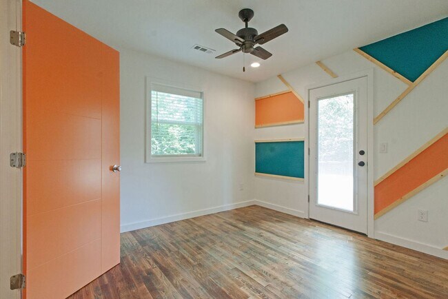 Building Photo - Pet-Friendly 1-Bedroom Apartment in Downtown Rogers –  Move-In Special!