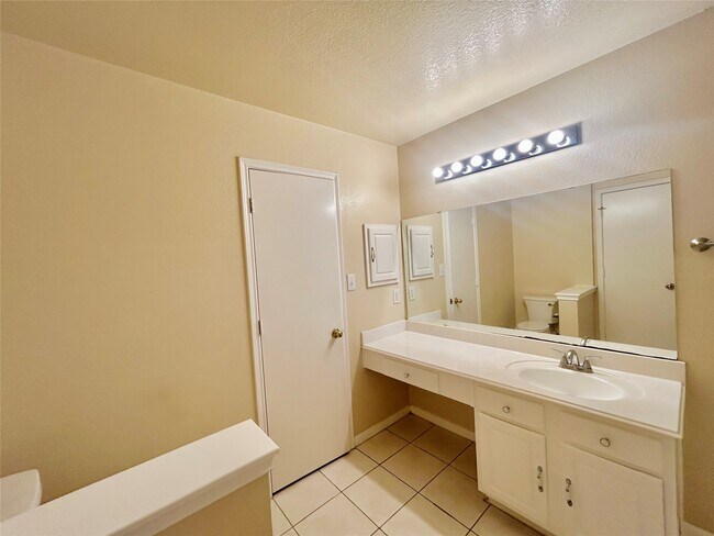 Building Photo - 15111 Falmouth Ave