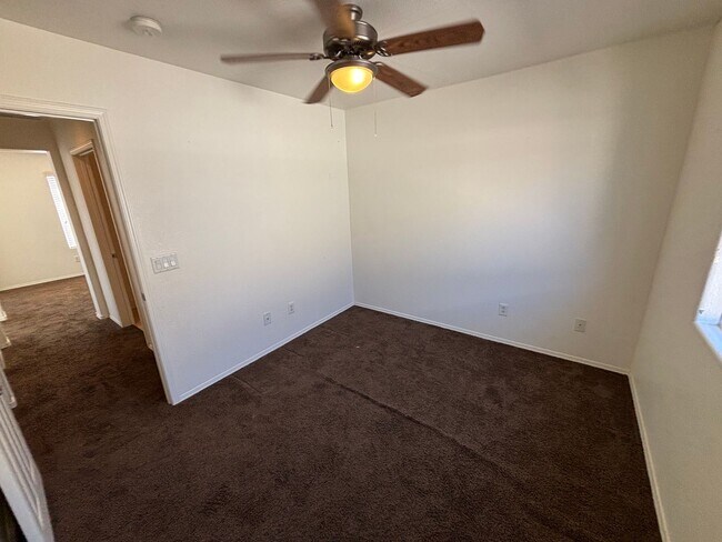 Building Photo - Gorgeous 3bed/1bath home!