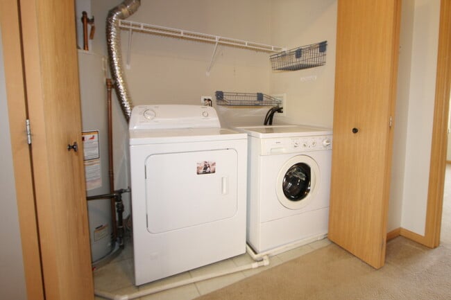 Building Photo - 3162 Cambria Ct