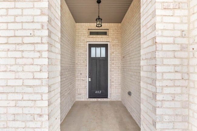 Building Photo - 402 Otters Rdg Dr