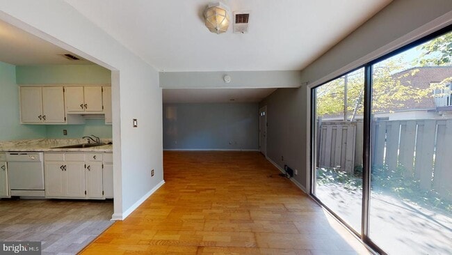 Building Photo - 3836 Miramonte Pl