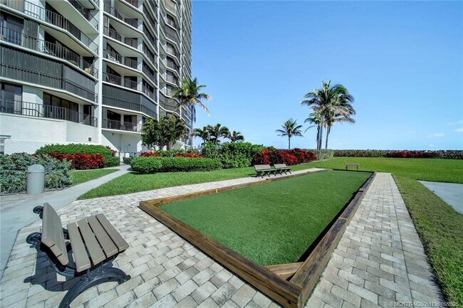 Building Photo - 9650 S Ocean Dr