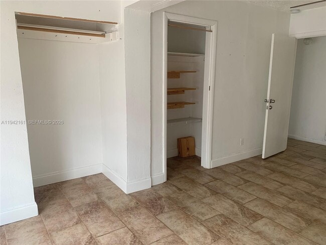 Building Photo - 4501 SW 25th St