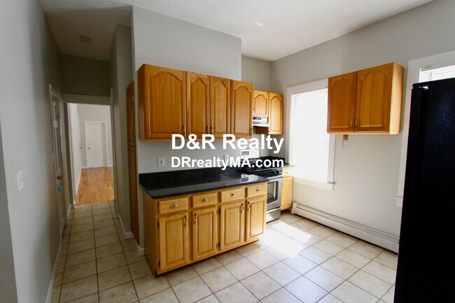 Primary Photo - 154 Bennington St