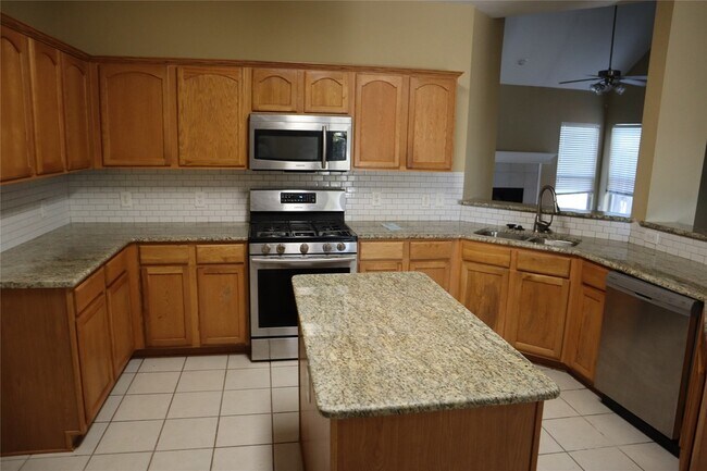Building Photo - 9724 Old Field Dr
