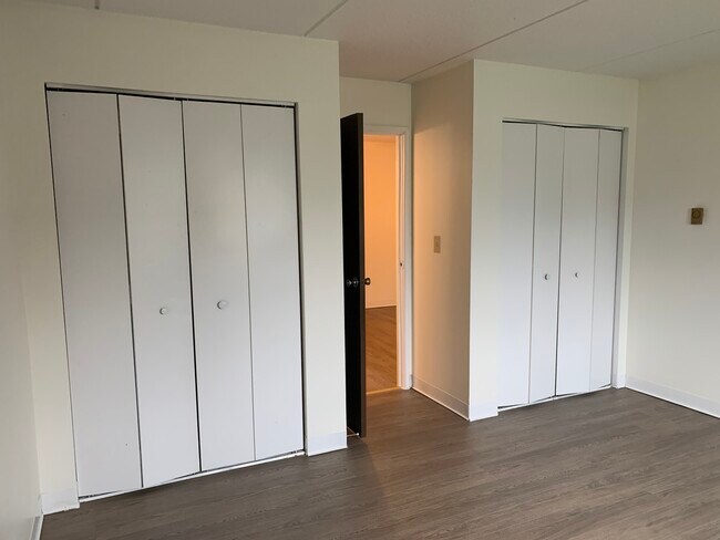 Building Photo - 230 Springhill Dr