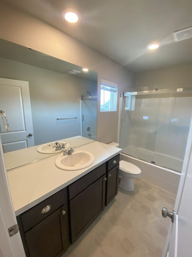 Building Photo - Spacious, modern 5-bed, 2.75-bath in sought-after Daisy Crossing Community in Sultan