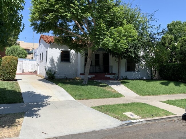 Primary Photo - 4772 Edgeware Rd