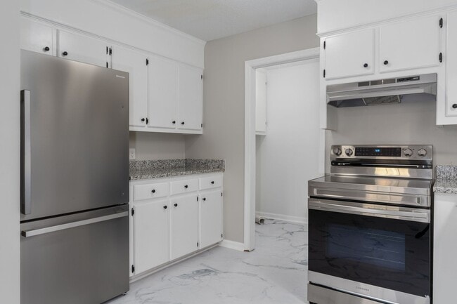 Building Photo - 216 Cross Hill Rd