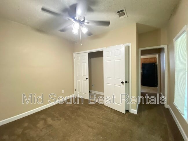 Building Photo - 2701 Lincoln Ave