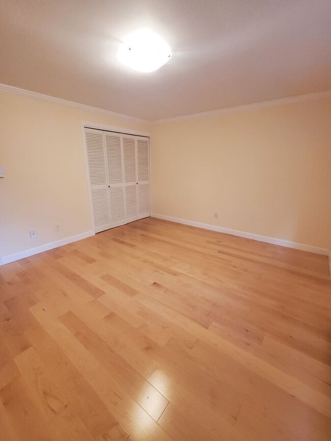 Building Photo - Beautifully Updated Home in Sought-After S...