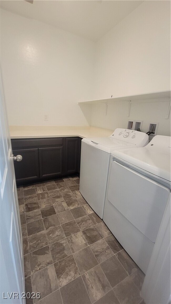 Building Photo - 1121 Cliff Castle Ave