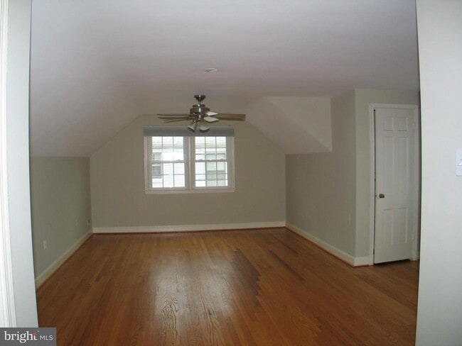 Building Photo - 5707 Cromwell Dr