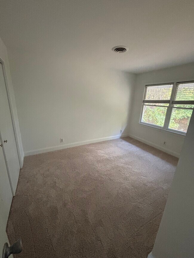 Building Photo - 14300 Woods Walk Ln