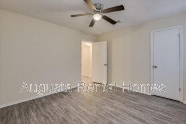 Building Photo - 2575 1/2 Tobacco Road - A