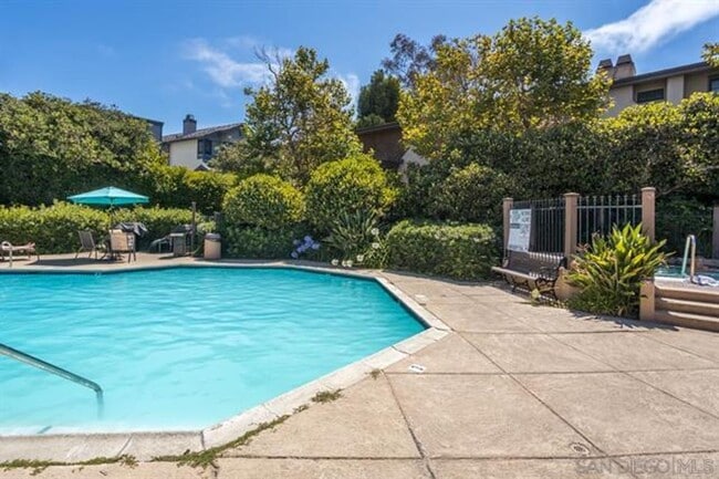 Building Photo - Spacious 2 Bed / 2 Bath Condo in Prime UTC/La Jolla Location!