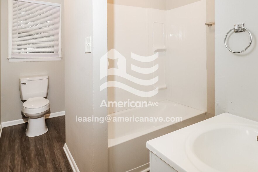 Building Photo - 105 Carver St