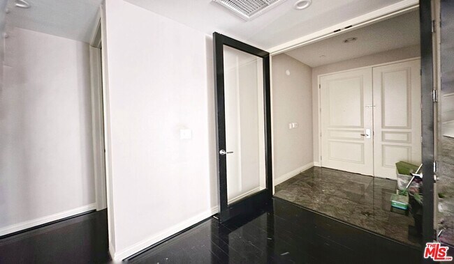 Building Photo - 4100 Wilshire Blvd