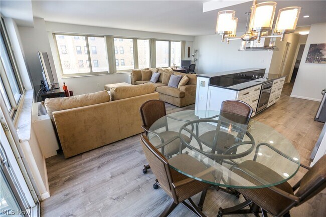 Building Photo - 12520 Edgewater Dr