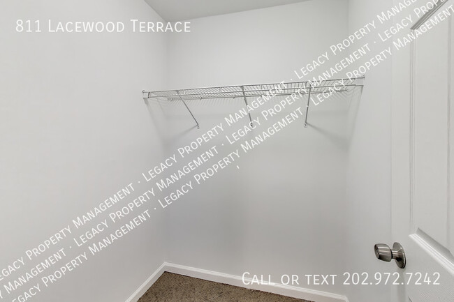 Building Photo - 811 Lacewood Terrace