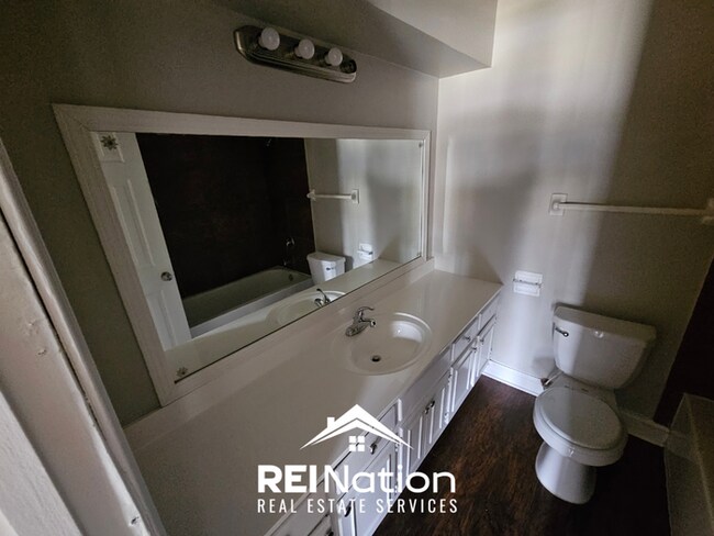 Building Photo - MEMPHIS CHARMER! | Brick Fireplace & Bright Windows | 3 Bed / 2 Bath & Fenced Yard!