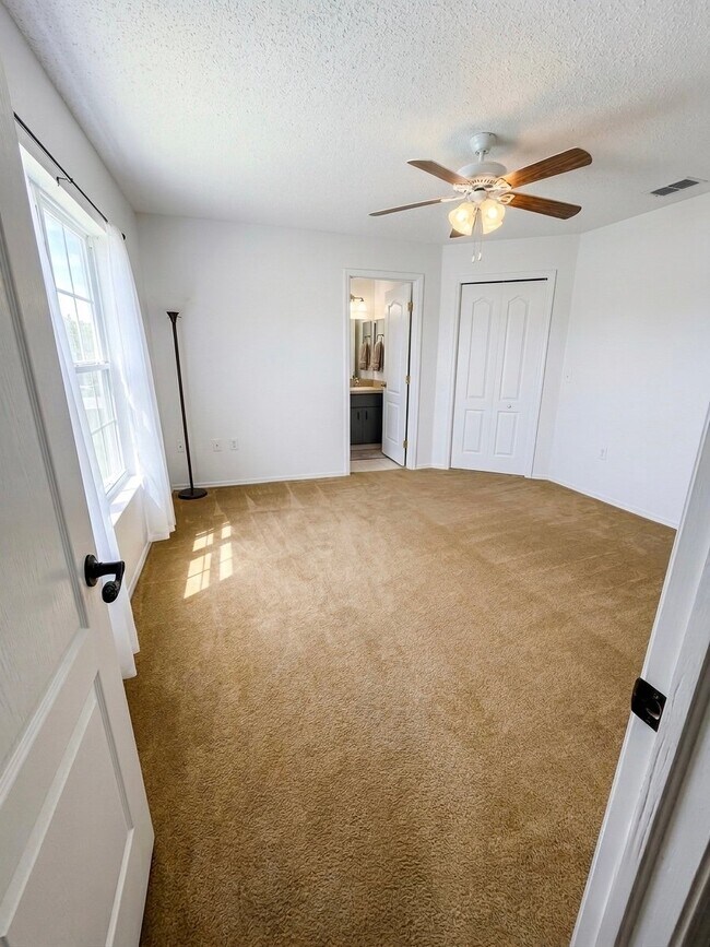 Building Photo - 3004 Wentworth Pl