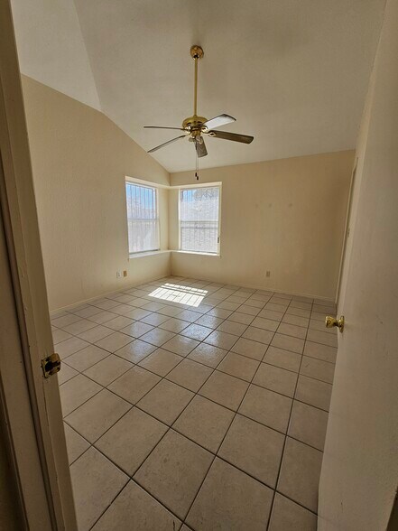 Master room - 11646 Scott Simpson Dr