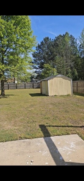 Building Photo - 442 Northwoods Dr