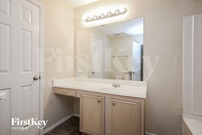 Building Photo - 6408 Stonewater Bend Trail