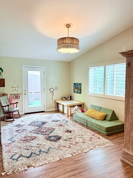 Building Photo - 709 Bozanich Cir