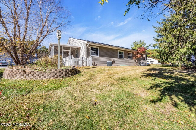 Building Photo - 5B Spring St