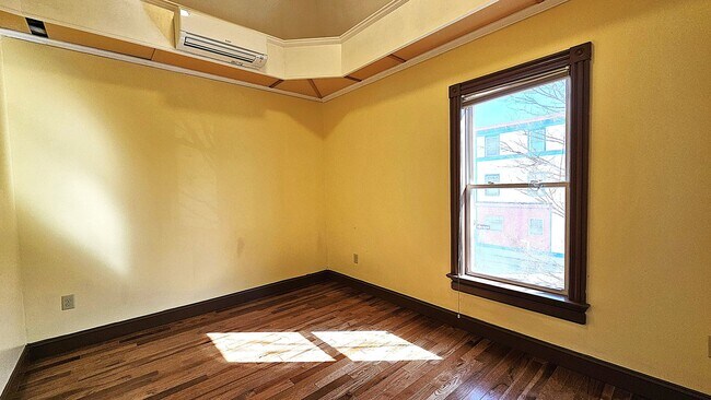 Building Photo - 141-141 N Champlain St