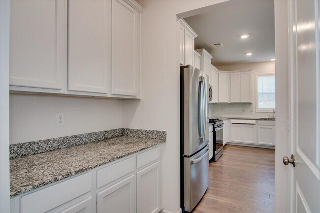 Building Photo - 6242 High Top Ln