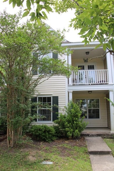 Building Photo - 521 Eastwater Ln