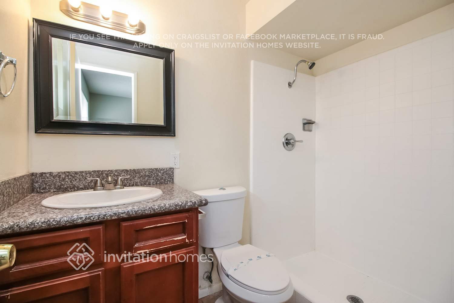 Building Photo - 1249 E 8th St