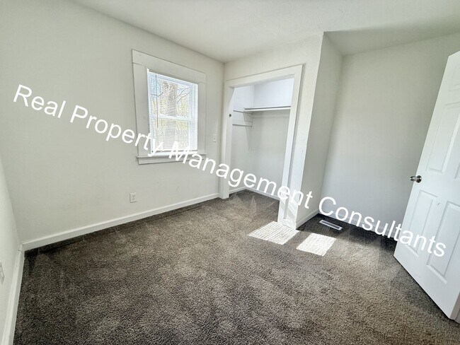 Building Photo - $500 off Frist Months Rent on Spacious 4 B...