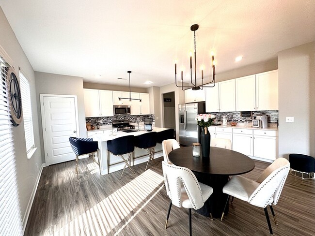 Building Photo - Furnished House in Avon