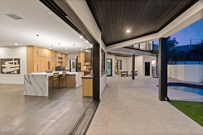 Building Photo - 3135 E Palo Verde Dr