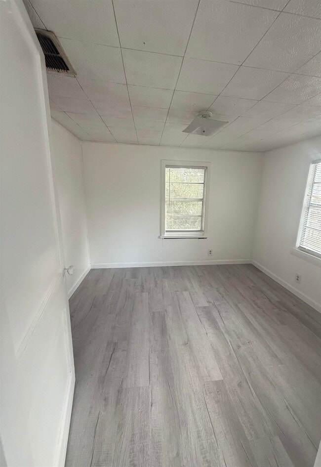 Building Photo - 3417 Laura St