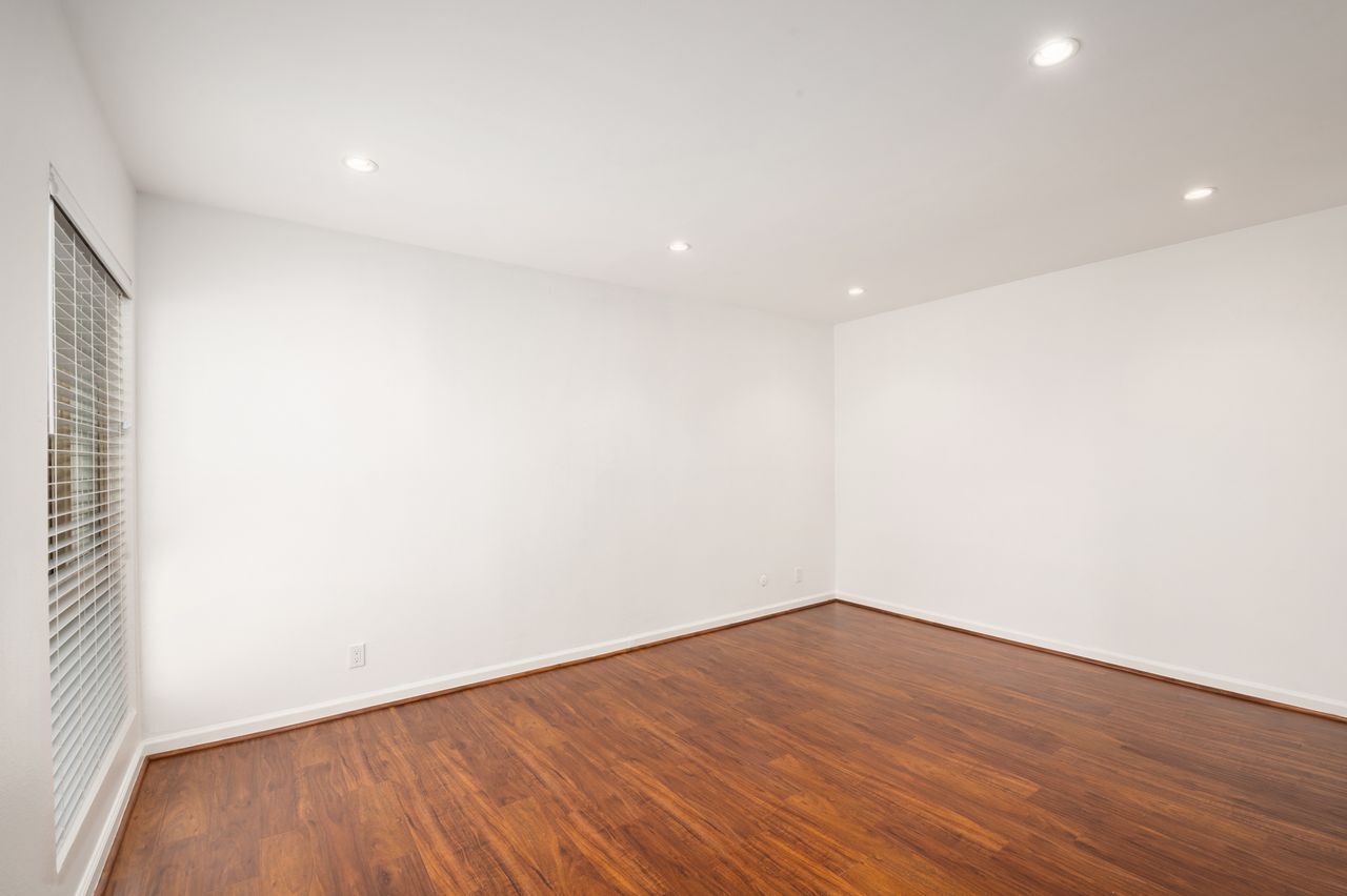 Building Photo - 4732 Park Granada