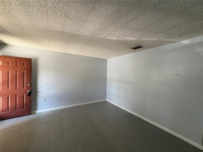 Building Photo - 411 Garden Dr