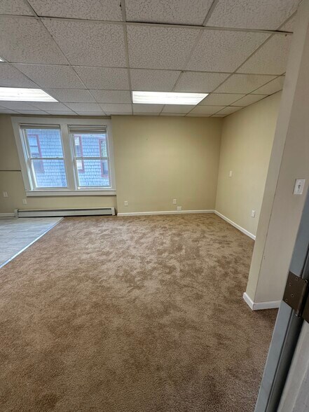 Building Photo - 104 Gillett St